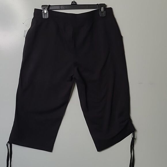 NEW PM RELAXED COMFORT TECH BLACK LIGHTWEIGHT CAPRI PANTS PETITE MEDIUM NWT - Picture 3 of 10